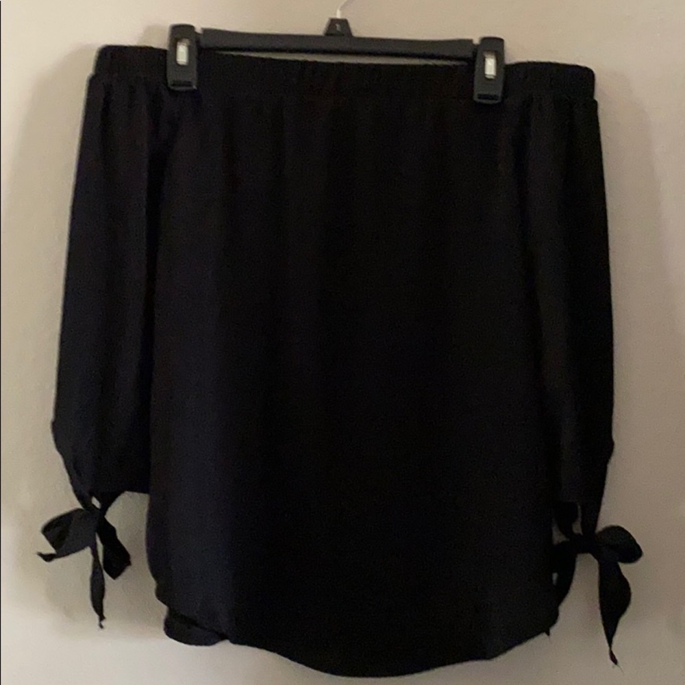 Black off the shoulder 3/4 sleeve top